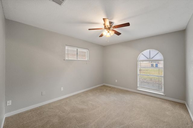 517 Edgewood Avenue, Corsicana, TX 75110