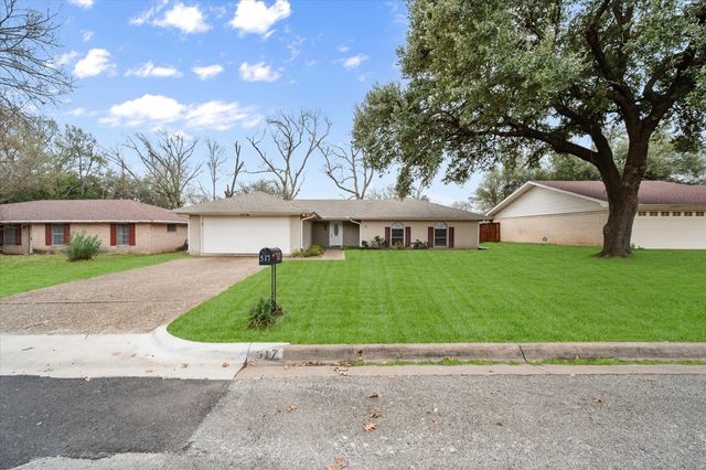 517 Edgewood Avenue, Corsicana, TX 75110