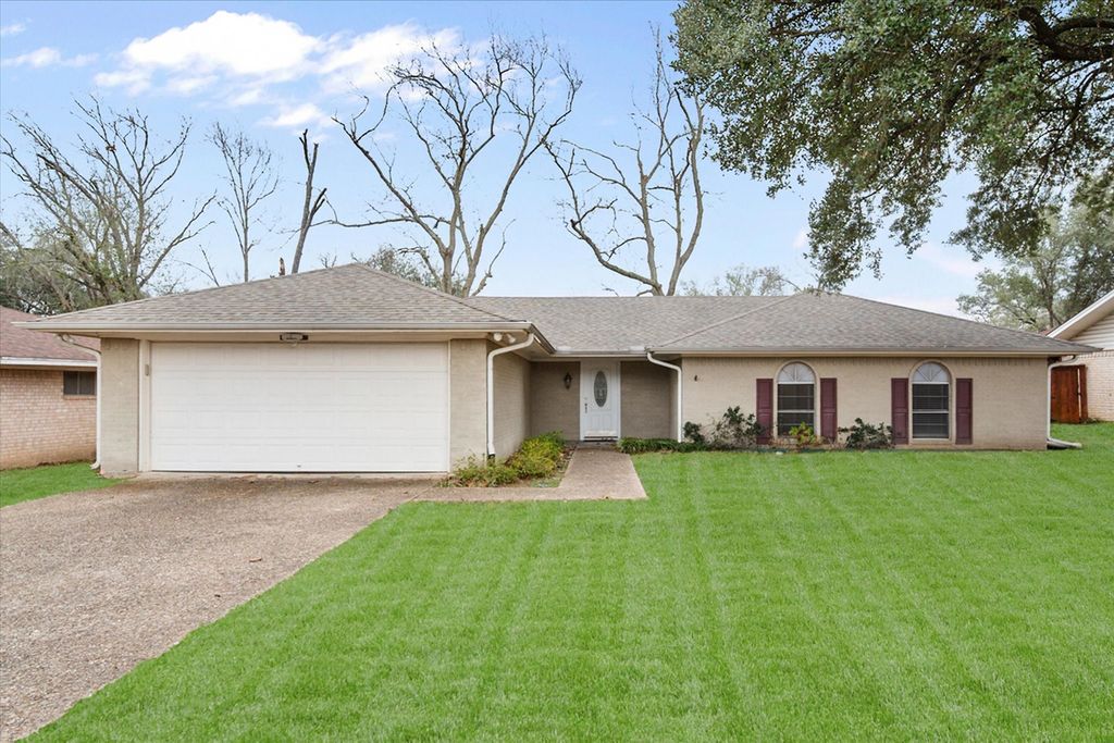 517 Edgewood Avenue, Corsicana, TX 75110