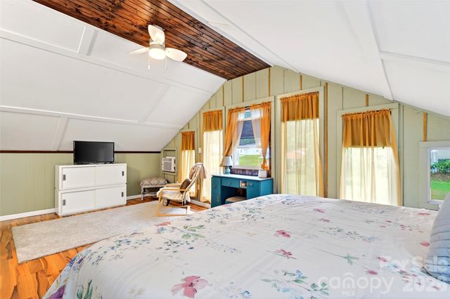 227 Locust Cove Road, Marion, NC 28752