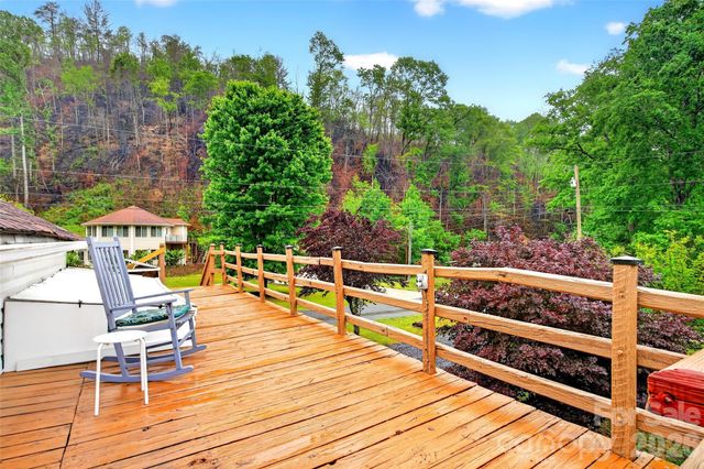 227 Locust Cove Road, Marion, NC 28752