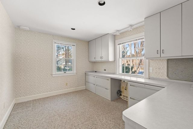 79 Bayberry Ln, Barnstable, MA 02630