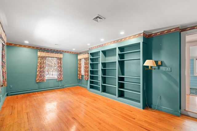 79 Bayberry Ln, Barnstable, MA 02630