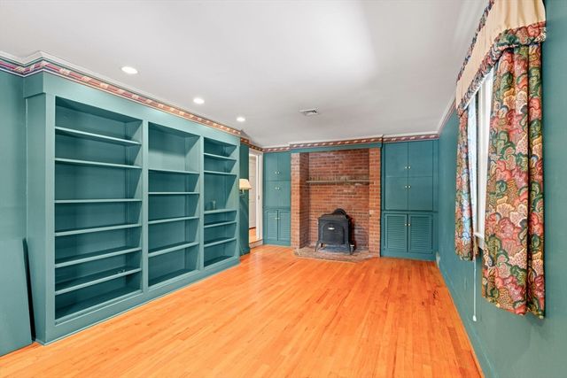 79 Bayberry Ln, Barnstable, MA 02630