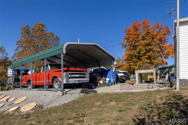 14607 Rock Cliff Drive, Ste Genevieve, MO 63670