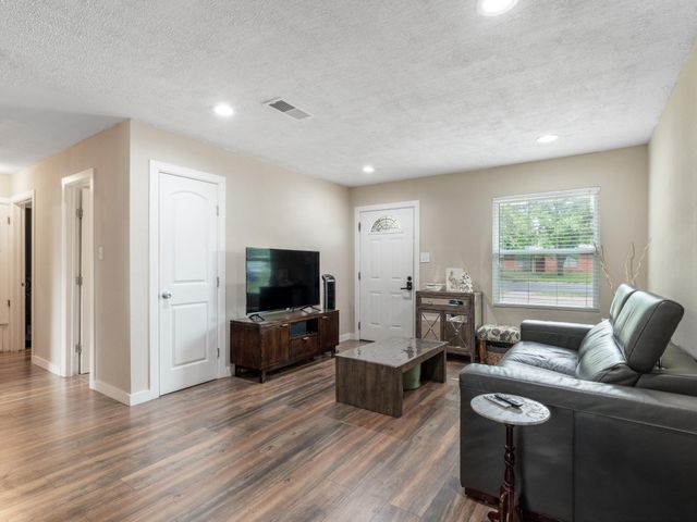 4705 Manchaca RD, Austin, TX 78745