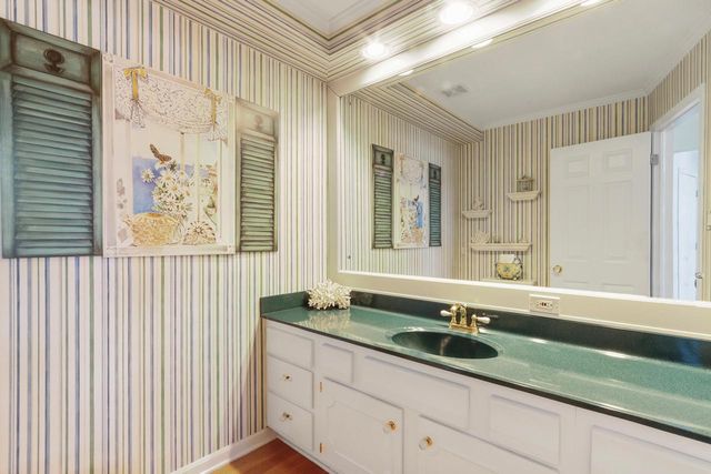 56 Rolling Green DRIVE, Fontana, WI 53125