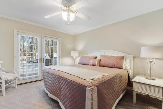 56 Rolling Green DRIVE, Fontana, WI 53125