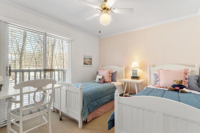 56 Rolling Green DRIVE, Fontana, WI 53125