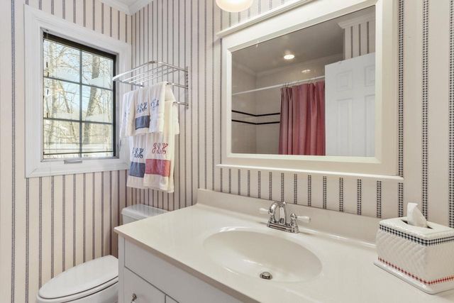 56 Rolling Green DRIVE, Fontana, WI 53125