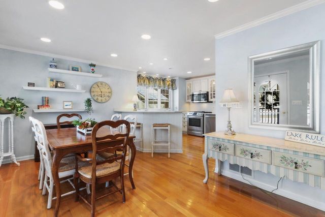 56 Rolling Green DRIVE, Fontana, WI 53125