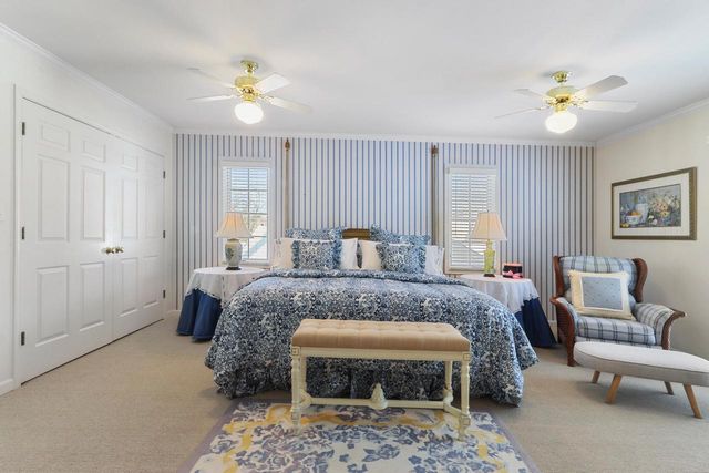 56 Rolling Green DRIVE, Fontana, WI 53125