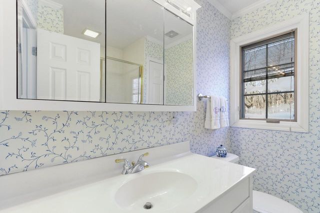 56 Rolling Green DRIVE, Fontana, WI 53125