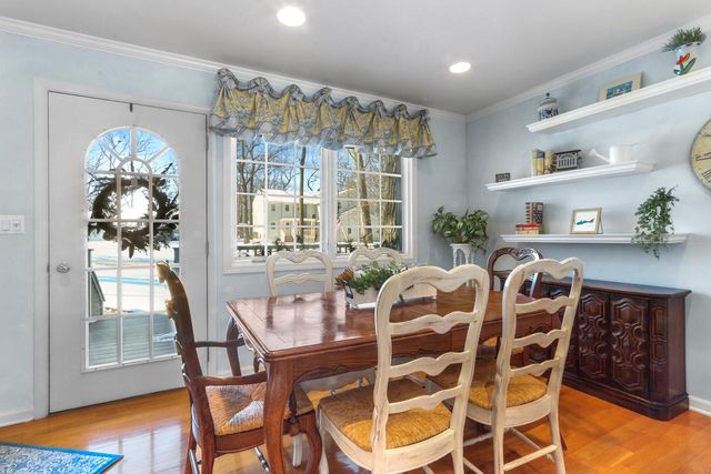 56 Rolling Green DRIVE, Fontana, WI 53125