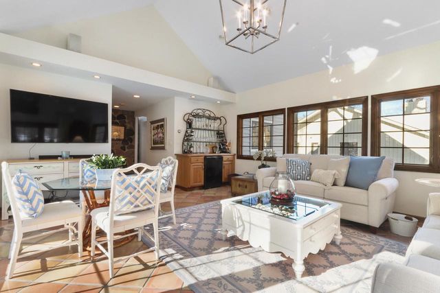 56 Rolling Green DRIVE, Fontana, WI 53125