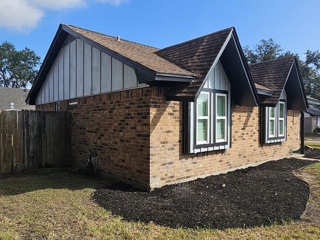 7002 Sandswept Lane, Houston, TX 77086