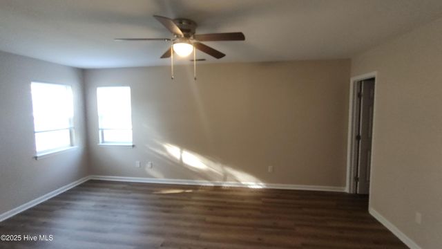 813 S Dogwood Lane, Swansboro, NC 28584