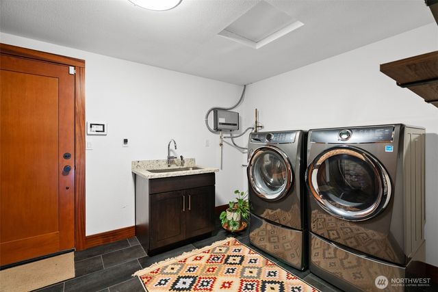 27495 Parcells Road NE, Kingston, WA 98346