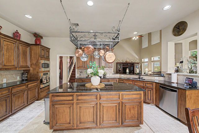 1015 Vaulted Oak Street, Houston, TX 77008