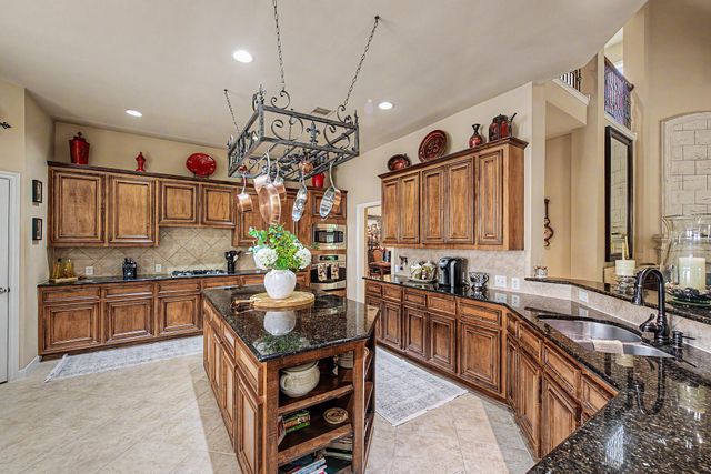 1015 Vaulted Oak Street, Houston, TX 77008