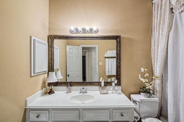 1015 Vaulted Oak Street, Houston, TX 77008