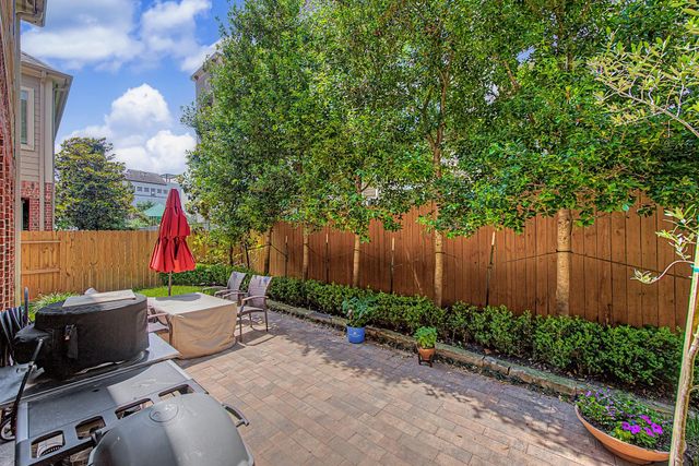 1015 Vaulted Oak Street, Houston, TX 77008