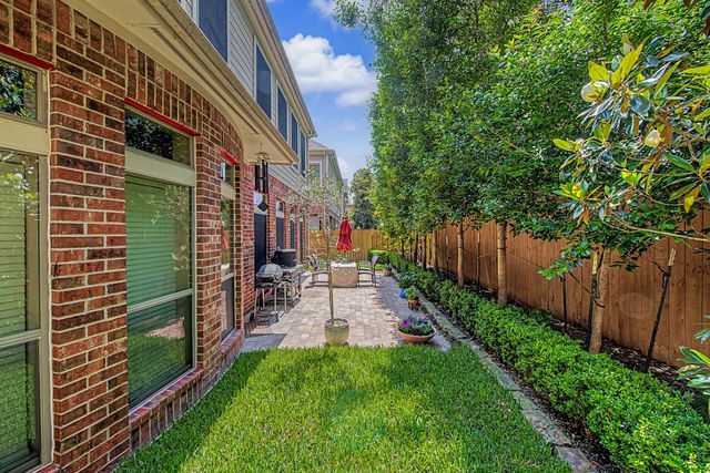 1015 Vaulted Oak Street, Houston, TX 77008