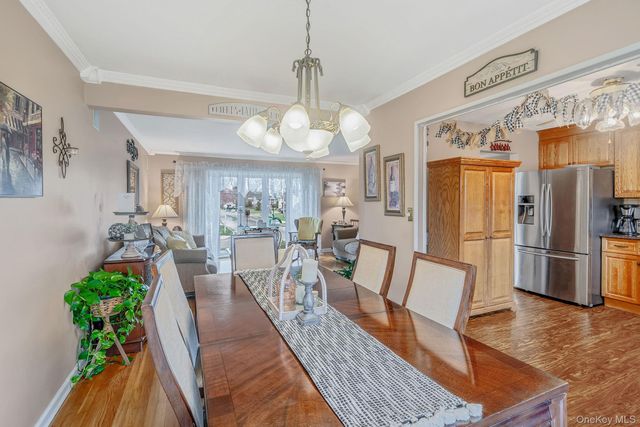 27 Spencer Way, Kings Park, NY 11754