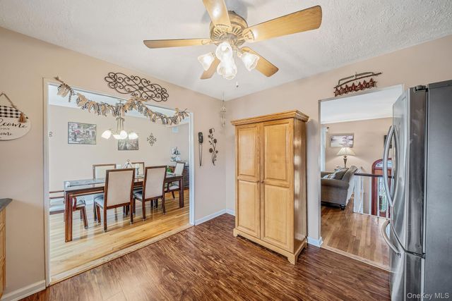 27 Spencer Way, Kings Park, NY 11754