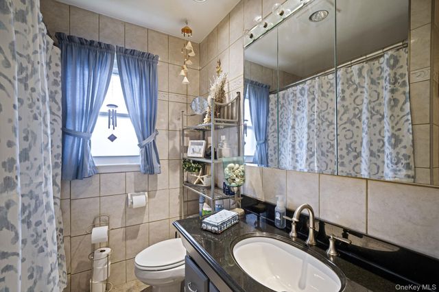 27 Spencer Way, Kings Park, NY 11754