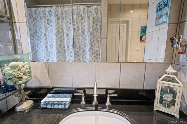 27 Spencer Way, Kings Park, NY 11754