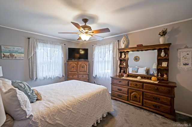 27 Spencer Way, Kings Park, NY 11754