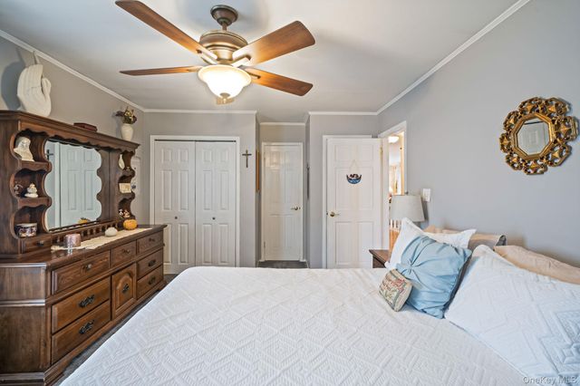 27 Spencer Way, Kings Park, NY 11754