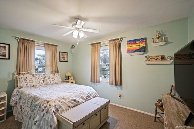 27 Spencer Way, Kings Park, NY 11754