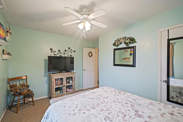 27 Spencer Way, Kings Park, NY 11754