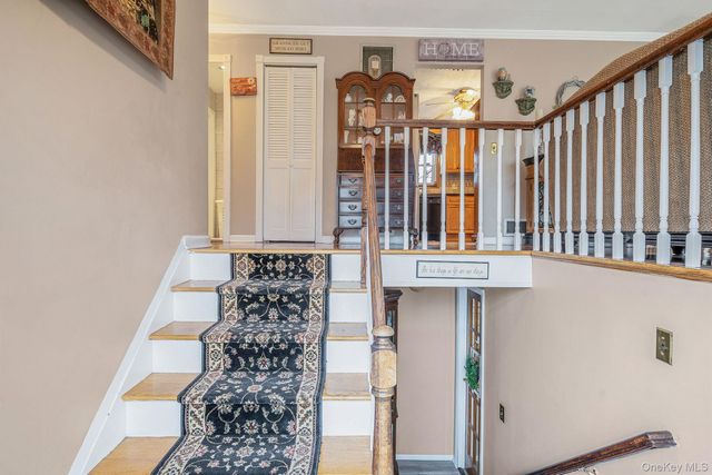 27 Spencer Way, Kings Park, NY 11754