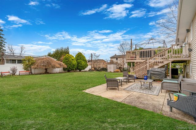 27 Spencer Way, Kings Park, NY 11754