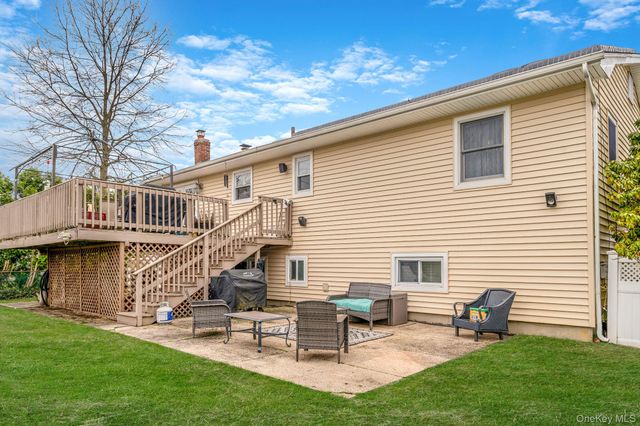 27 Spencer Way, Kings Park, NY 11754