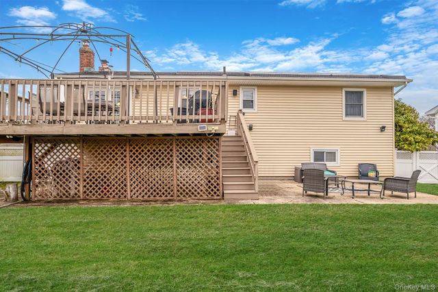 27 Spencer Way, Kings Park, NY 11754