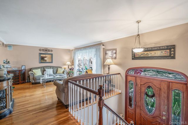 27 Spencer Way, Kings Park, NY 11754