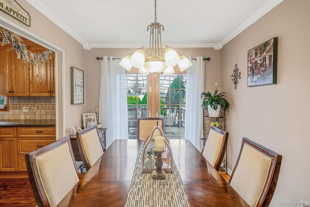 27 Spencer Way, Kings Park, NY 11754