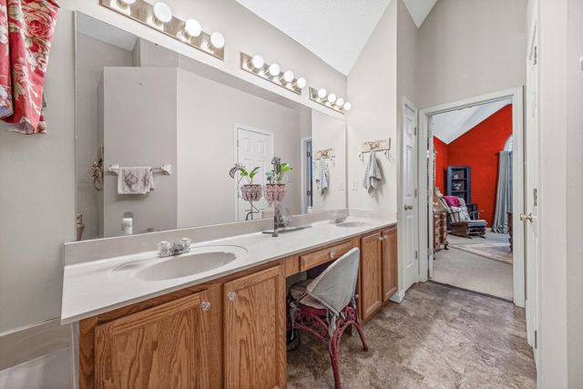 245 OAKSEDGE DR, Oakland, TN 38060