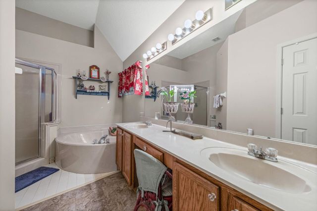 245 OAKSEDGE DR, Oakland, TN 38060