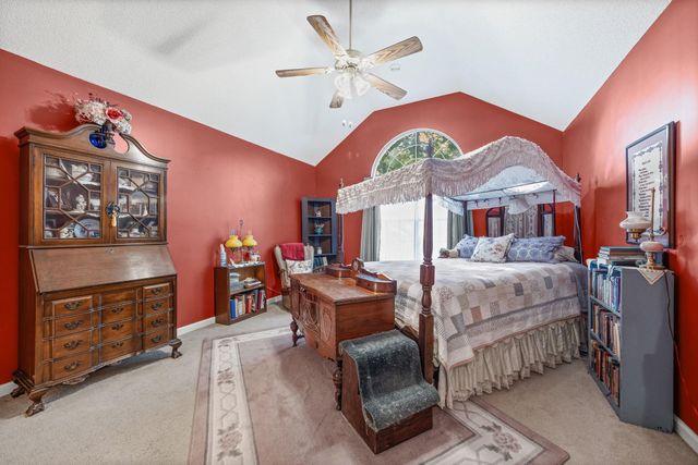 245 OAKSEDGE DR, Oakland, TN 38060