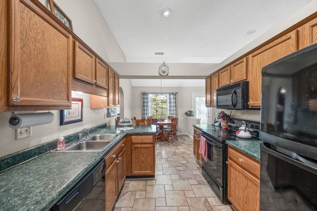 245 OAKSEDGE DR, Oakland, TN 38060