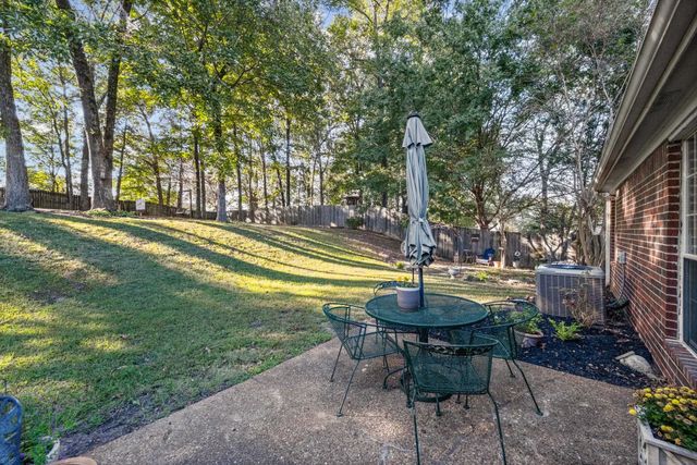 245 OAKSEDGE DR, Oakland, TN 38060