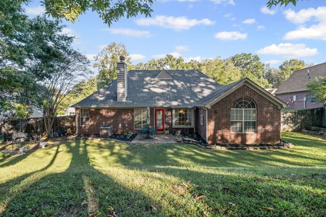 245 OAKSEDGE DR, Oakland, TN 38060