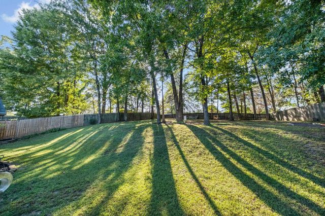 245 OAKSEDGE DR, Oakland, TN 38060