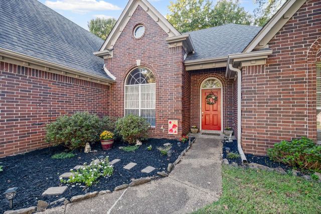 245 OAKSEDGE DR, Oakland, TN 38060