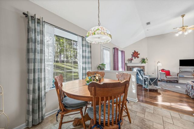 245 OAKSEDGE DR, Oakland, TN 38060